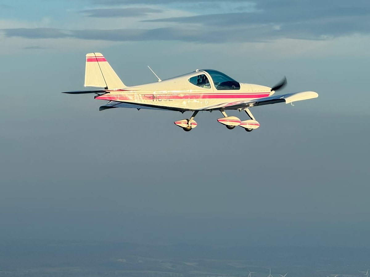 Ultraleichtflugzeug im Formationsflug fotografiert